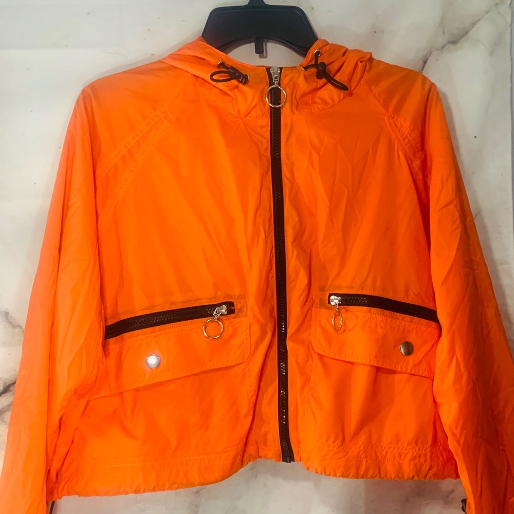 Cropped Orange windbreak - Picture 2 of 4